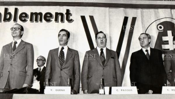 Lors d'un meeting gaulliste Yves Guéna avec Jacques Chirac, Charles Pasqua et Christian Porcelet Photo Bernard Utard